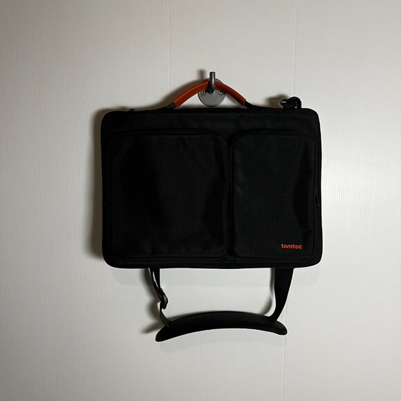 TomToc Defender-A42 Laptop Shoulder Bag for 14 inch MacBook Pro - Picture 2 of 5